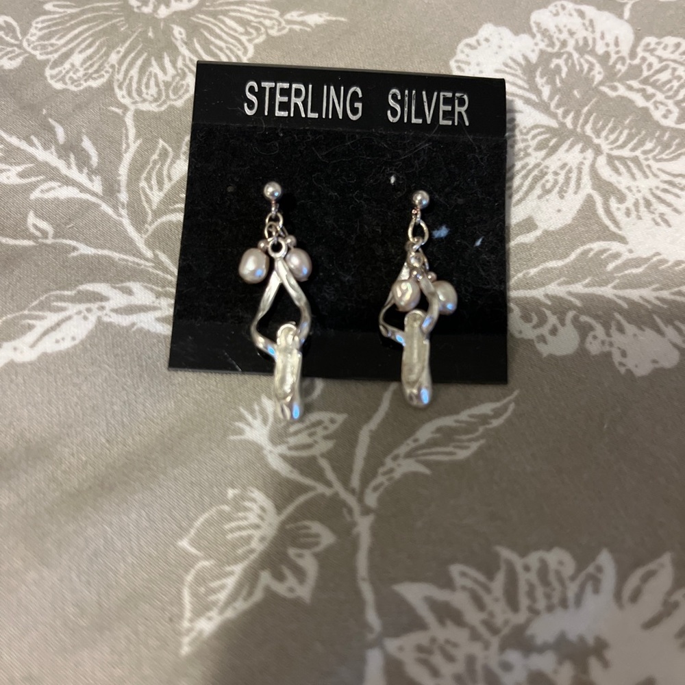 Cute Sterling Silver New Unique Dangling Ballet Slippers with pearl Earring.
